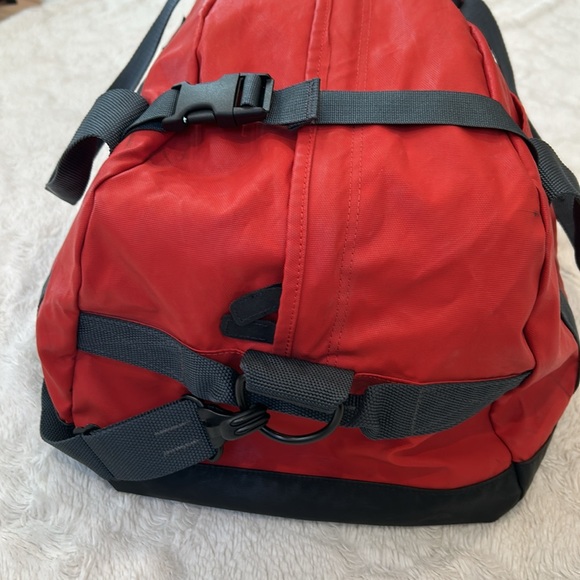 Eagle Creek Red Duffel - Picture 9 of 16